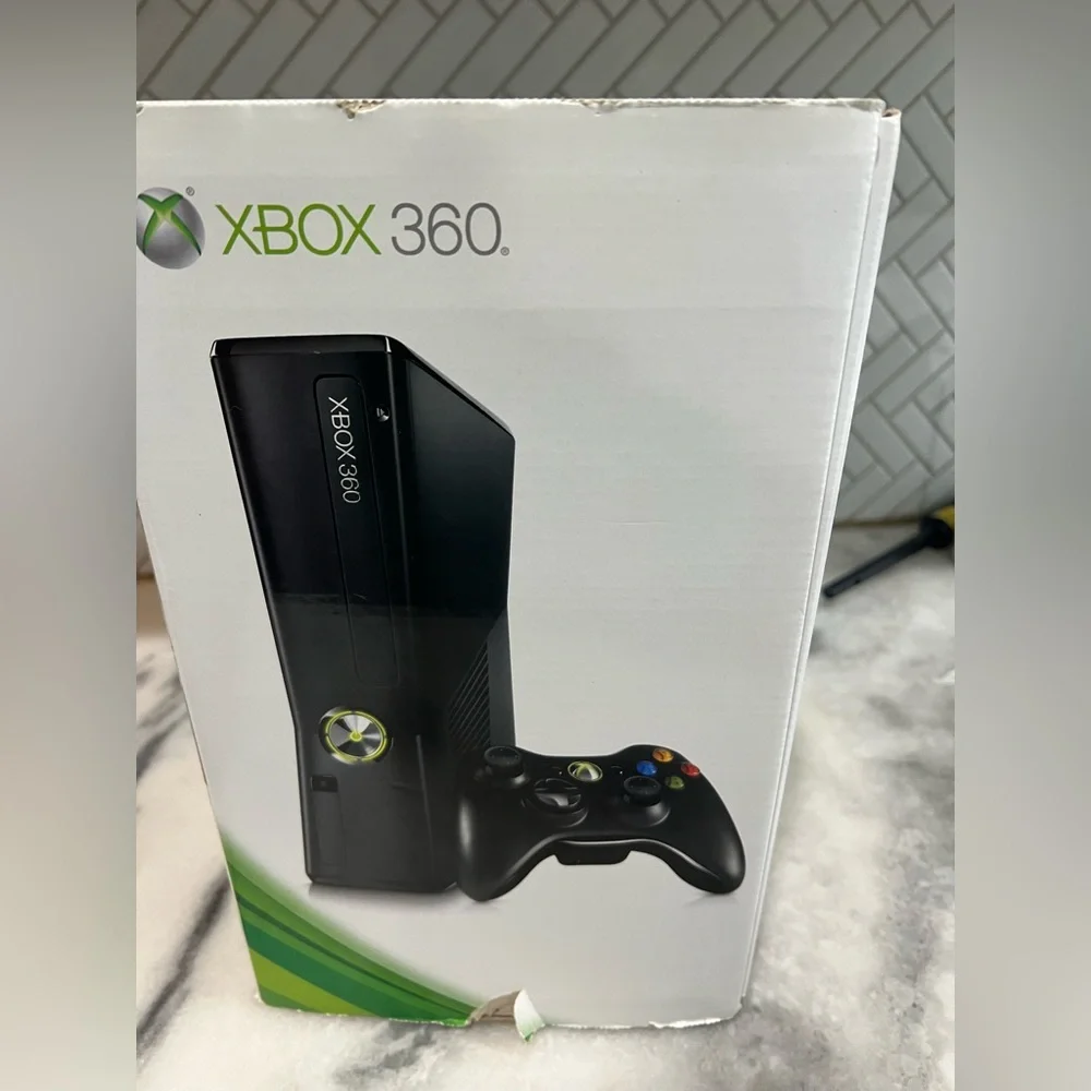 Microsoft Xbox 360 S 4GB Black Home Console - Model 1439